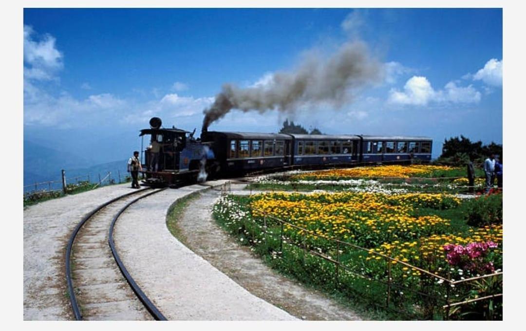 Pathi Bunkers Hostel ดาร์จีลิง ภายนอก รูปภาพ