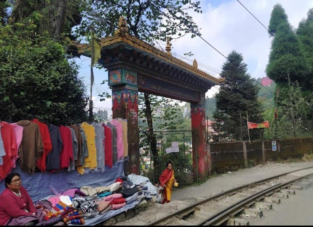Pathi Bunkers Hostel ดาร์จีลิง ภายนอก รูปภาพ