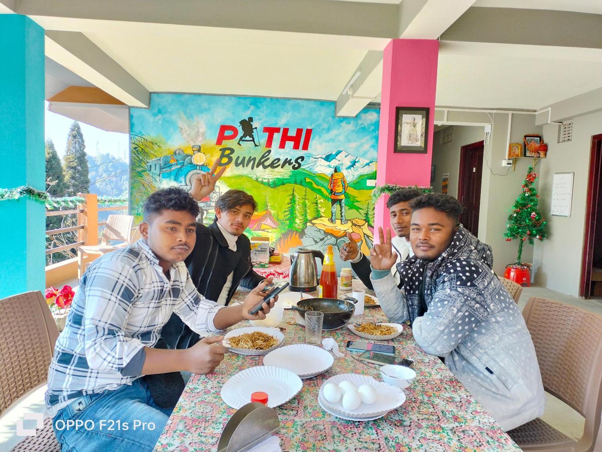 Pathi Bunkers Hostel ดาร์จีลิง ภายนอก รูปภาพ