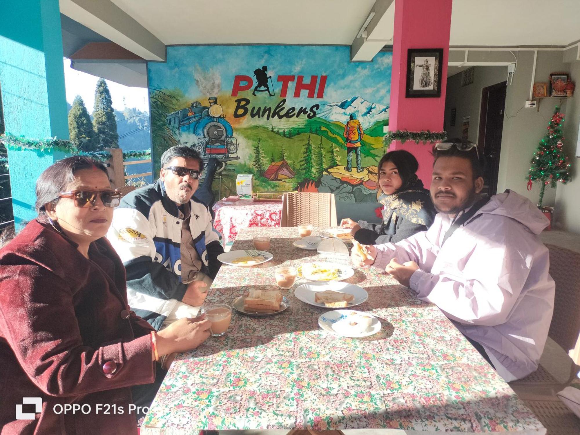 Pathi Bunkers Hostel ดาร์จีลิง ภายนอก รูปภาพ