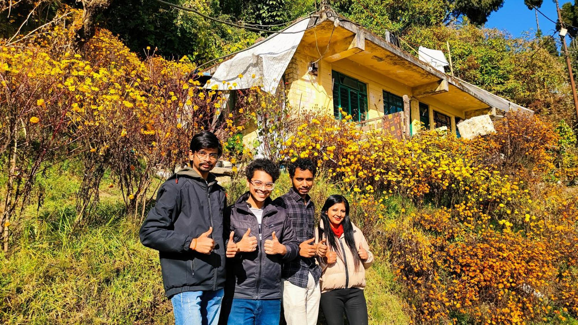 Pathi Bunkers Hostel ดาร์จีลิง ภายนอก รูปภาพ